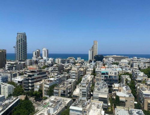 למכירה משרד במגדל משרדים במרכז העיר, קרוב לים